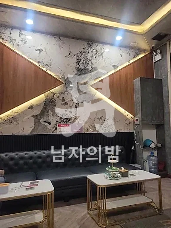 다낭 애플스파 야간 외관과 간판