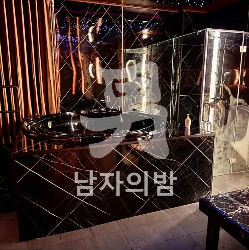 다낭 애플스파 입구와 로비 안내 데스크