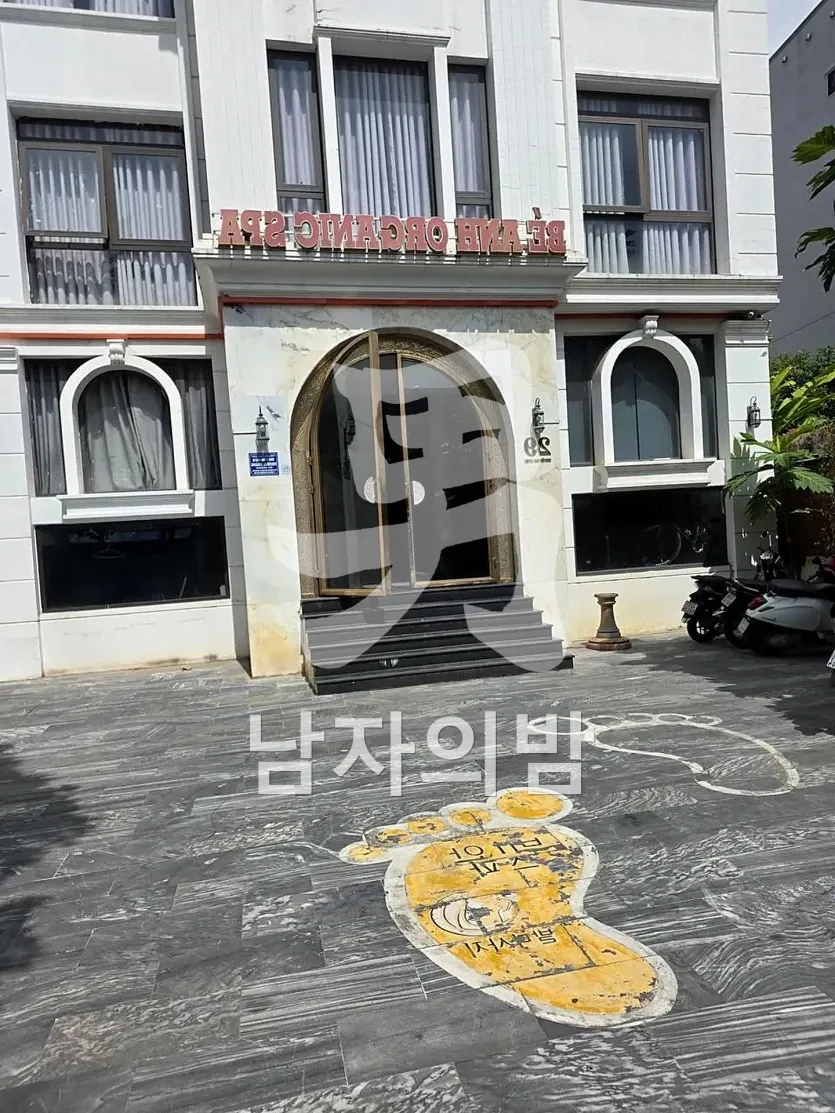다낭 베안스파 따뜻한 조명의 로비