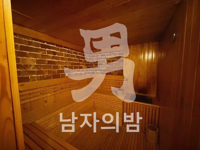 다낭 청룡열차 라운지 소파와 조명