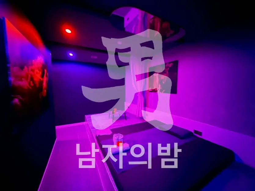 다낭 돈키호테 거울로 둘러싸인 미러룸 전경
