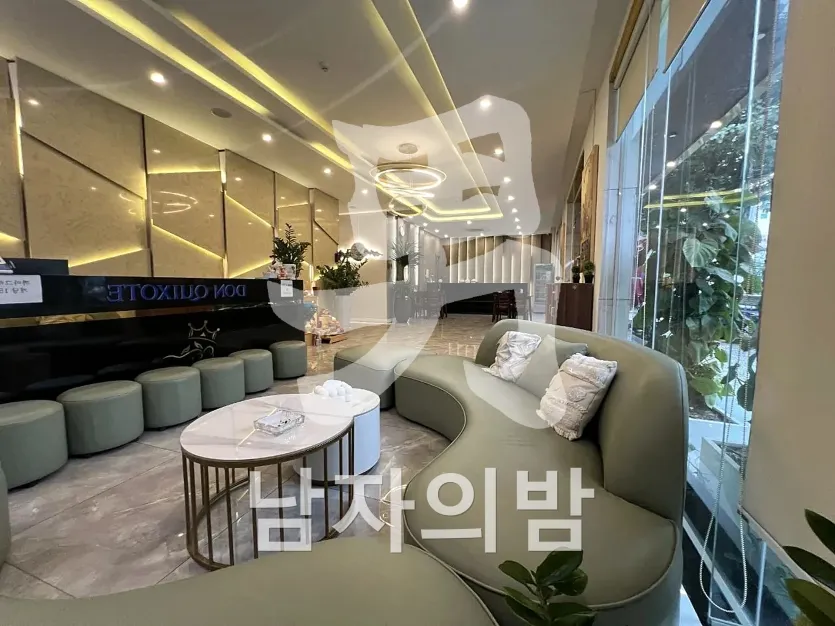 다낭 돈키호테 고급스러운 입구와 대기 공간
