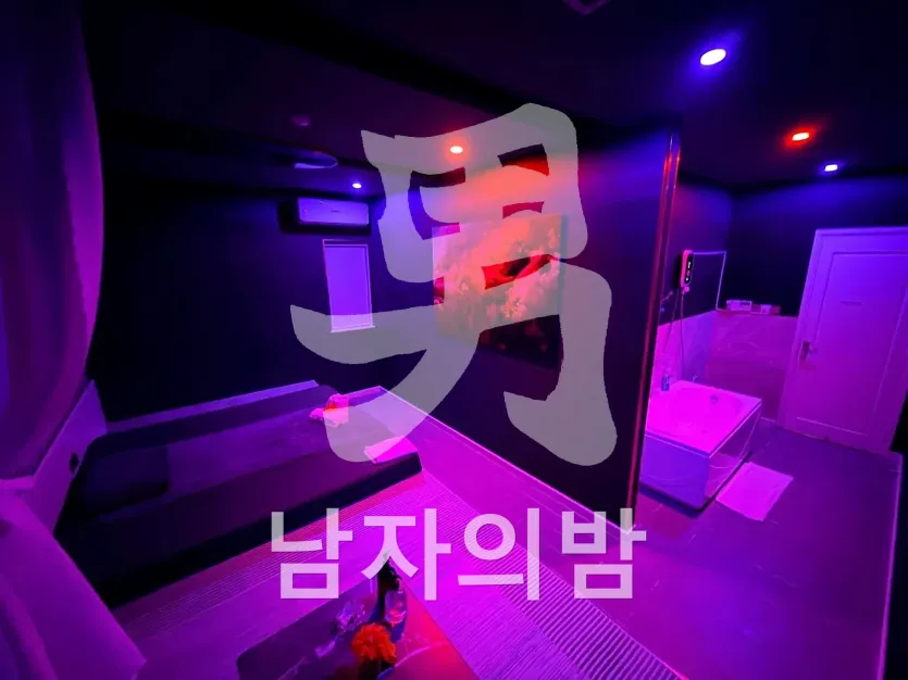 다낭 돈키호테 은은한 조명의 미러룸 디테일