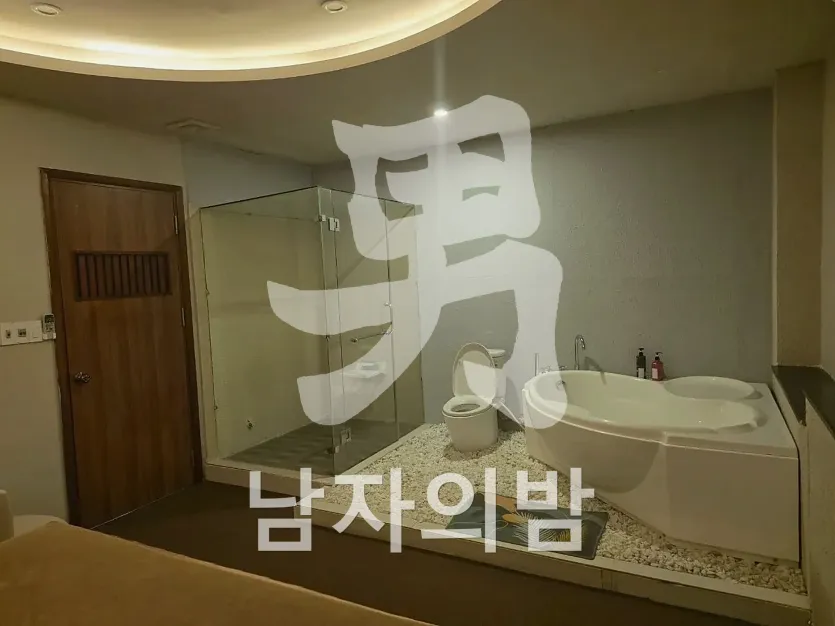 다낭 수사우나 청결하게 관리된 때밀이 구역