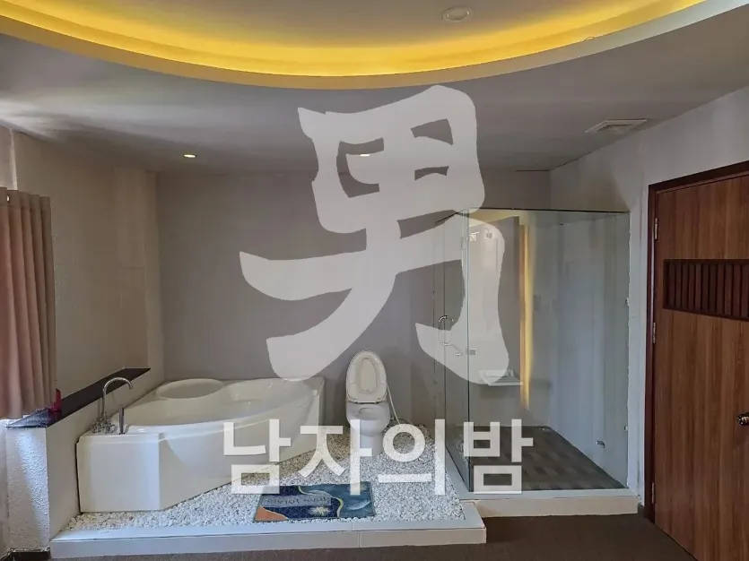 다낭 수사우나 정돈된 샤워·목욕 공간