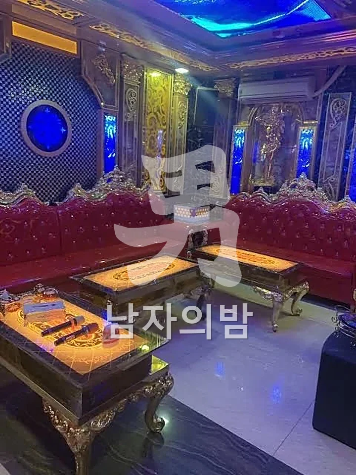 다낭 벤츠 가라오케 고급 소파와 세팅