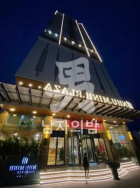 다낭 벤츠 가라오케 화려한 조명 연출