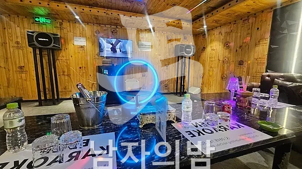 다낭 에덴 가라오케 고급스러운 대형 룸 전경