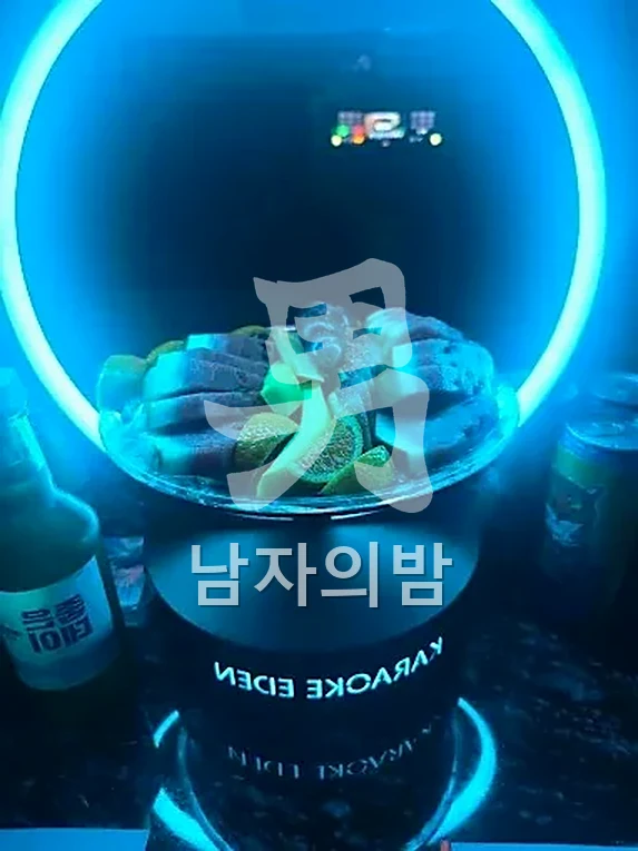 다낭 에덴 가라오케 세련된 색감의 실내 전경