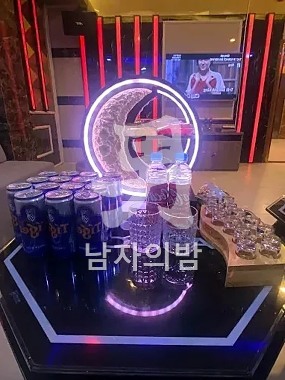 다낭 업타운 가라오케 정돈된 복도와 룸 배치