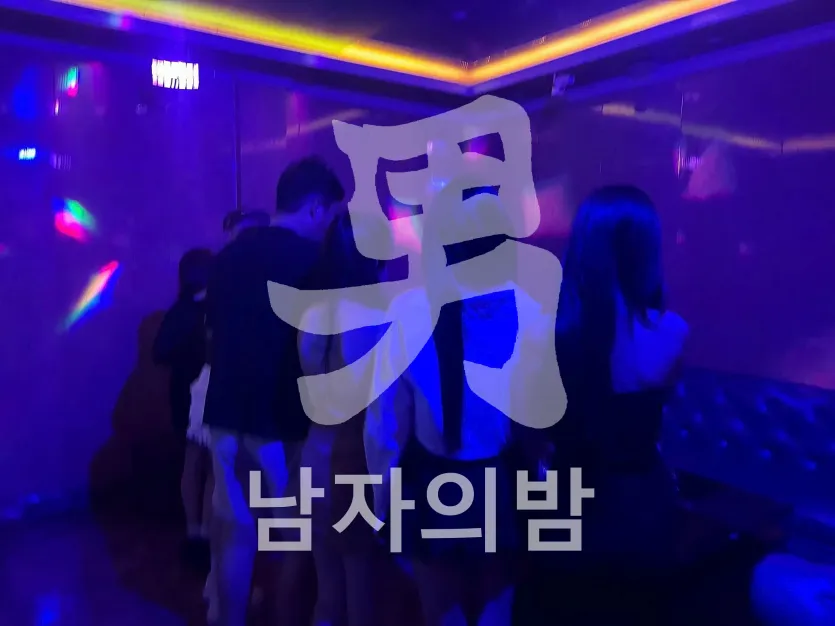 다낭 아우디 가라오케 룸 무드와 응대