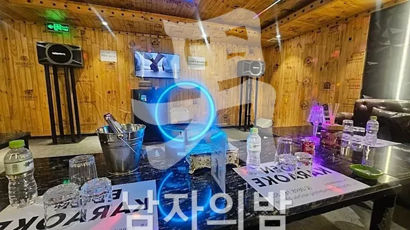 다낭 에덴 가라오케 고급스러운 대형 룸 전경