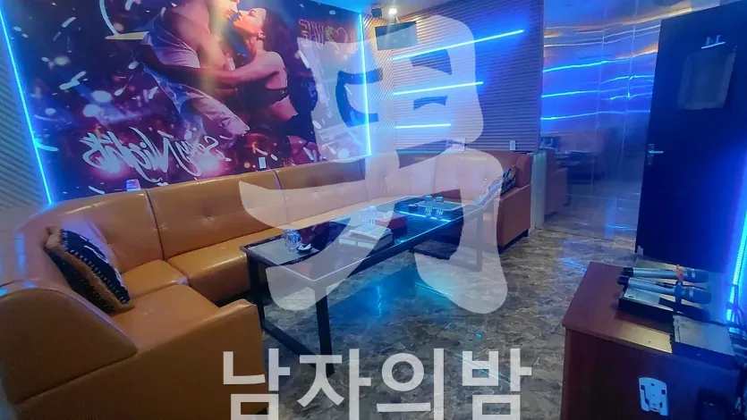 다낭 준코 가라오케 스크린과 노래방 음향 시설