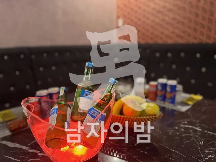 다낭 원오페라 가라오케 클래식한 고급 룸 전경