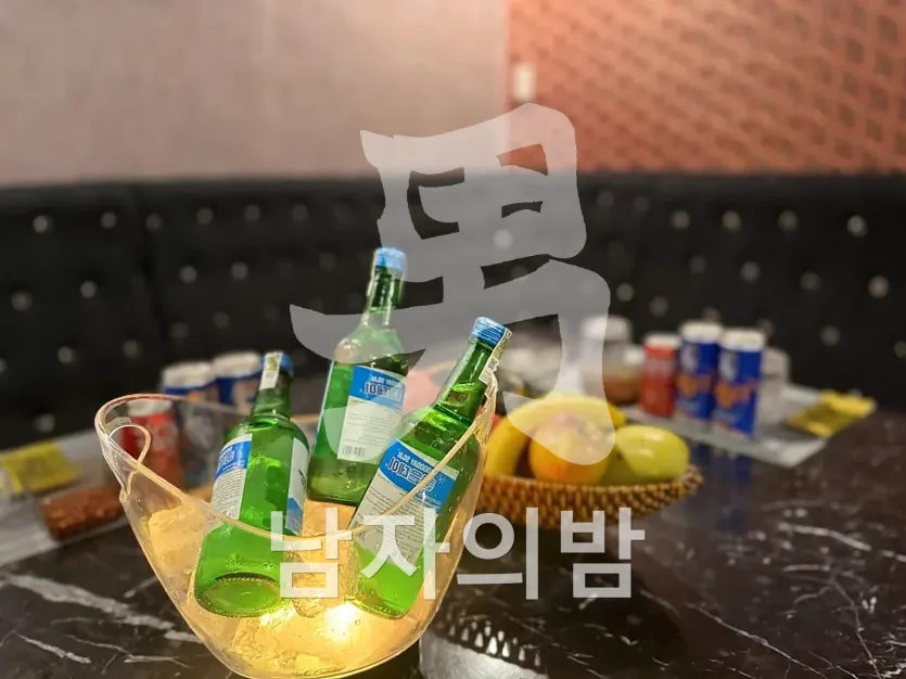 다낭 원오페라 가라오케 정갈한 스크린과 음향 시설