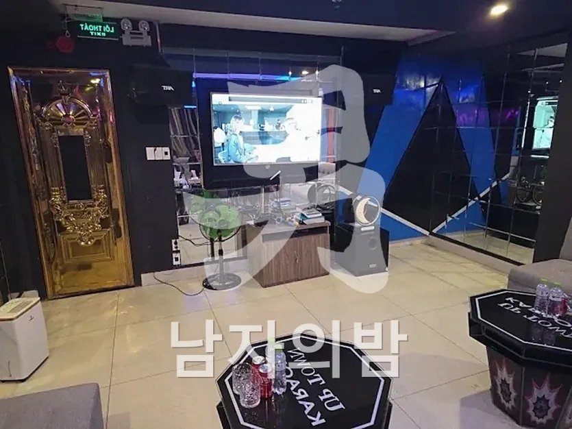 다낭 업타운 가라오케 밝고 세련된 실내 마감