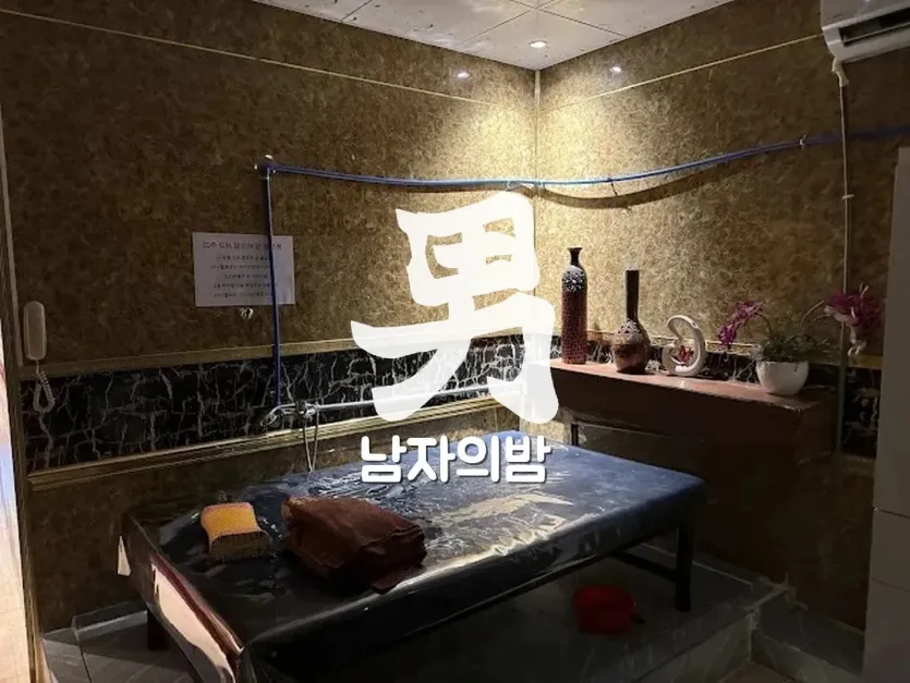 호치민 스타킹 마사지 관리룸 베드와 은은한 조명