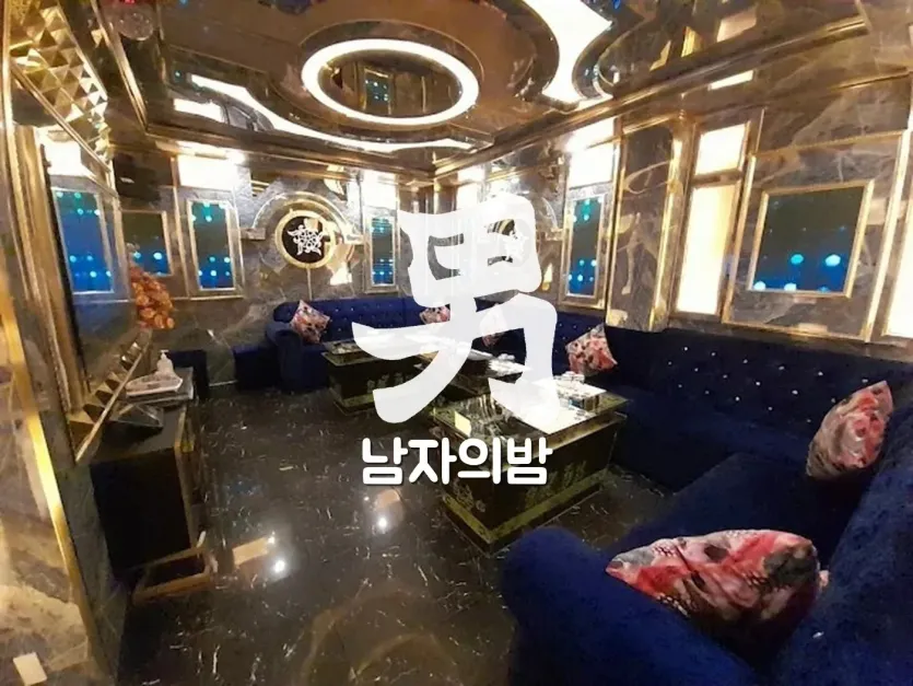 호치민 아레나 가라오케 룸 인테리어와 좌석 배치