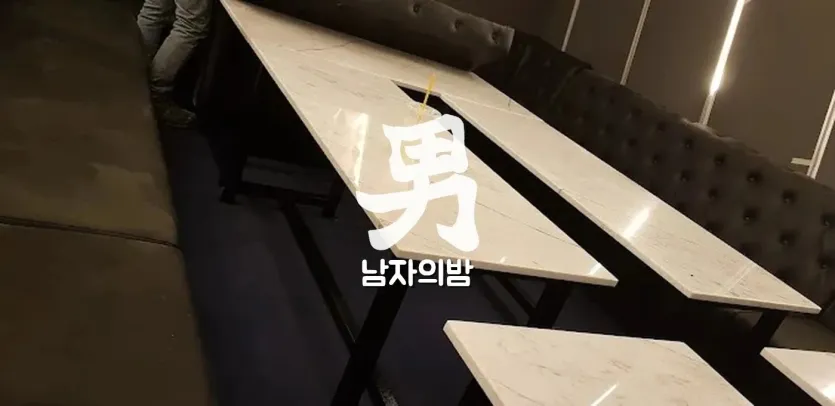 호치민 넘버원 가라오케 단체 룸에서의 술자리 분위기