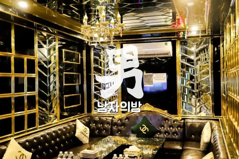 호치민 원투 가라오케 화려한 조명의 룸 전경