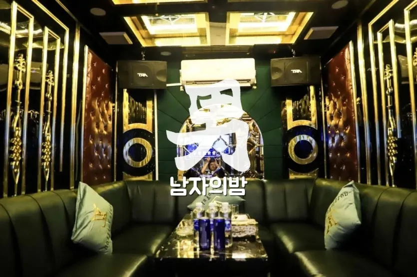 호치민 원투 가라오케 룸에서 노래를 즐기는 분위기