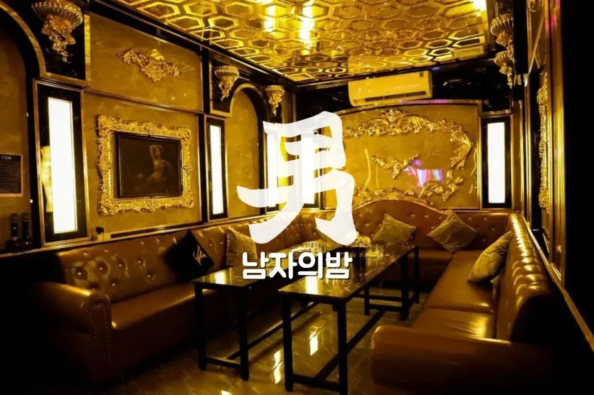 호치민 원투 가라오케 화사한 조명의 룸 내부