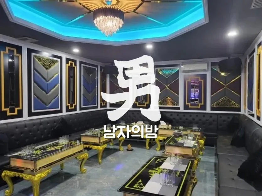 호치민 더원 가라오케 단정하게 정돈된 룸 내부와 좌석