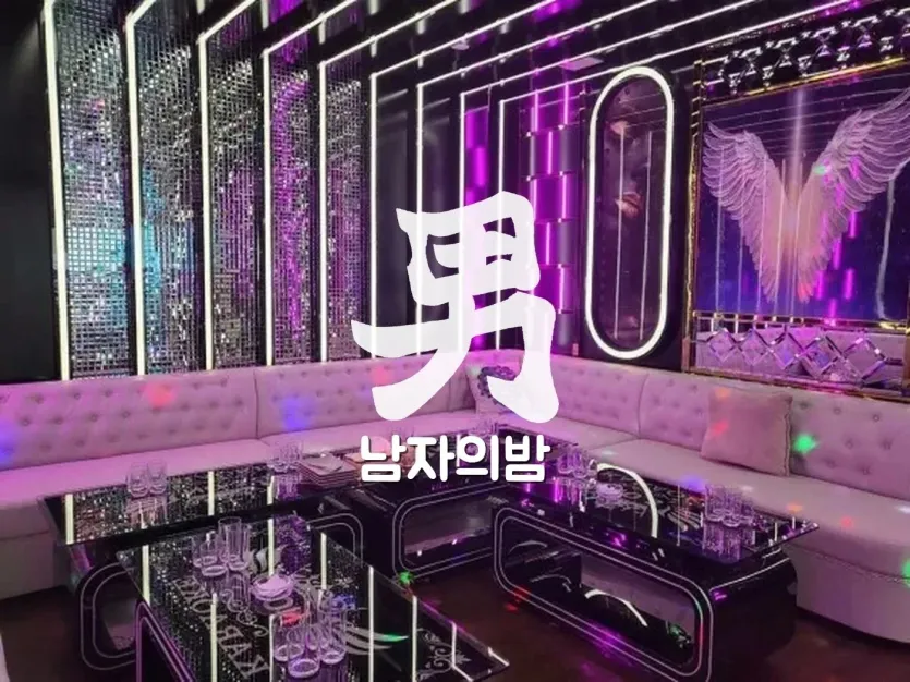 호치민 더원 가라오케 세트 주류와 안주가 차려진 테이블