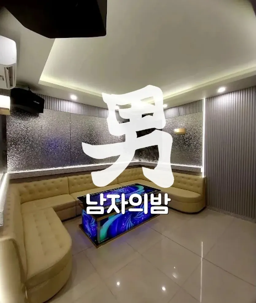 하노이 발렌타인 가라오케 술자리 분위기가 오른 룸 내부