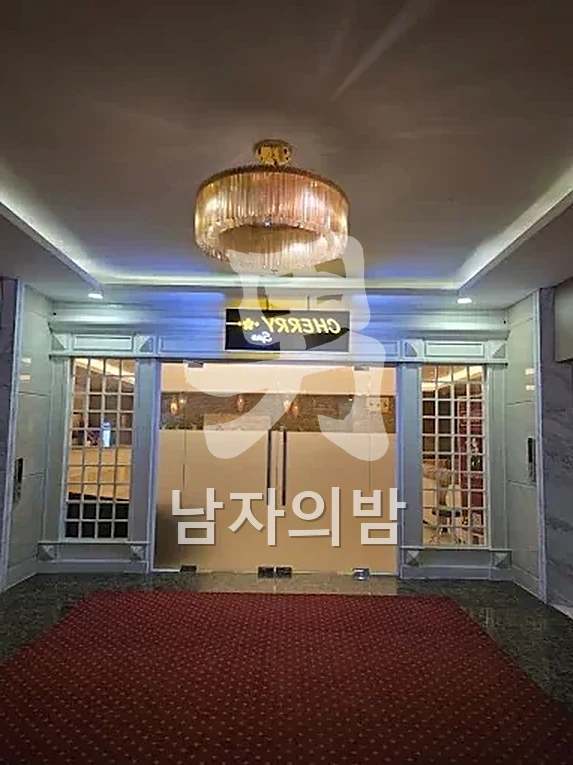나트랑 체리 스파 룸 내부 아늑한 조명 연출