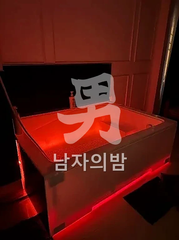 나트랑 사쿠라 마사지 욕조 샤워 공간과 은은한 조명