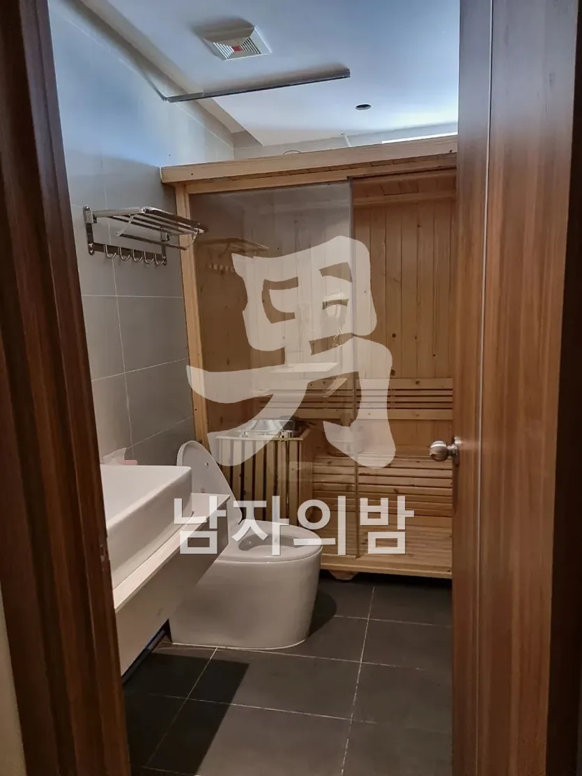 나트랑 클라우드나인 대기 라운지와 조명 분위기