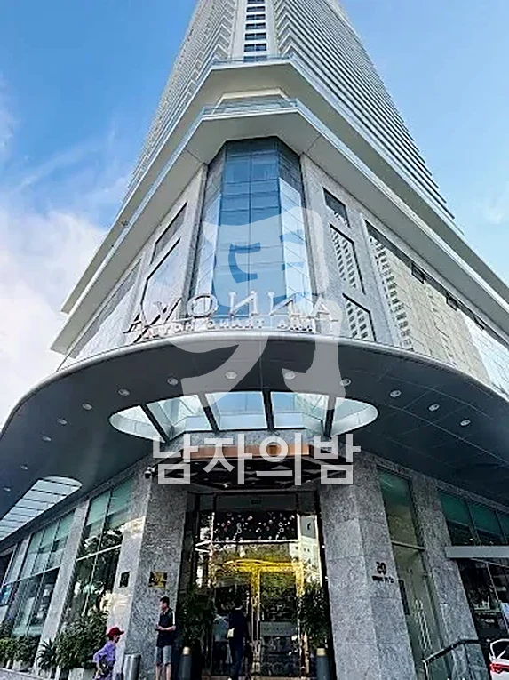 나트랑 아노바 가라오케 예약 안내와 프런트 분위기