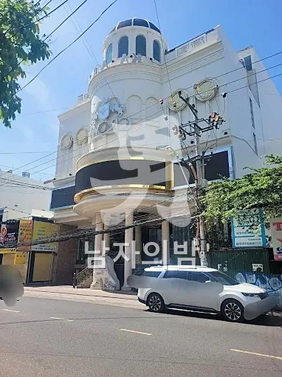 나트랑 크라운 가라오케 룸 프라이버시 공간과 조명 분위기