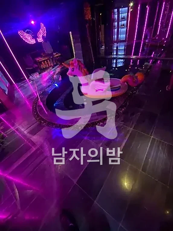 푸꾸옥 두바이 럭셔리 고급스러운 입구와 대기 공간
