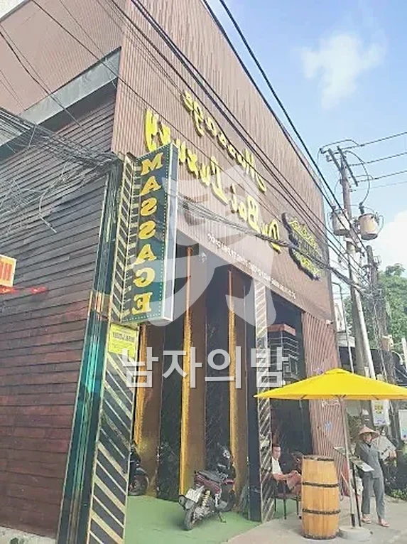푸꾸옥 두바이 럭셔리 깔끔하게 세팅된 마사지 베드