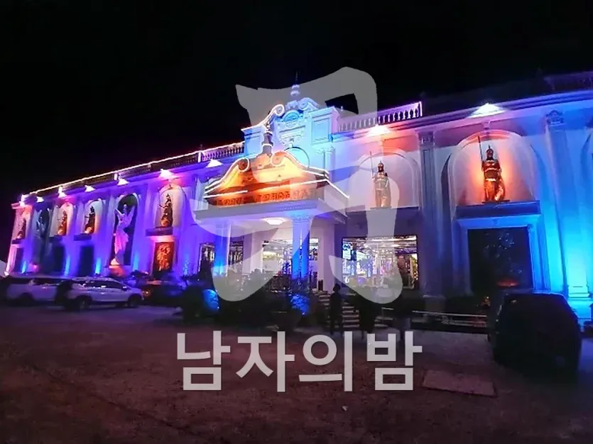 푸꾸옥 라스베가스 가라오케 룸 내부